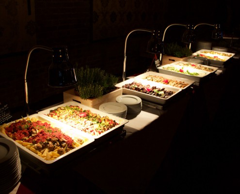 Imposante Ausleuchtung des Buffets